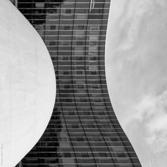 Les courbes de l'architecture de l'Espace Niemeyer à Paris