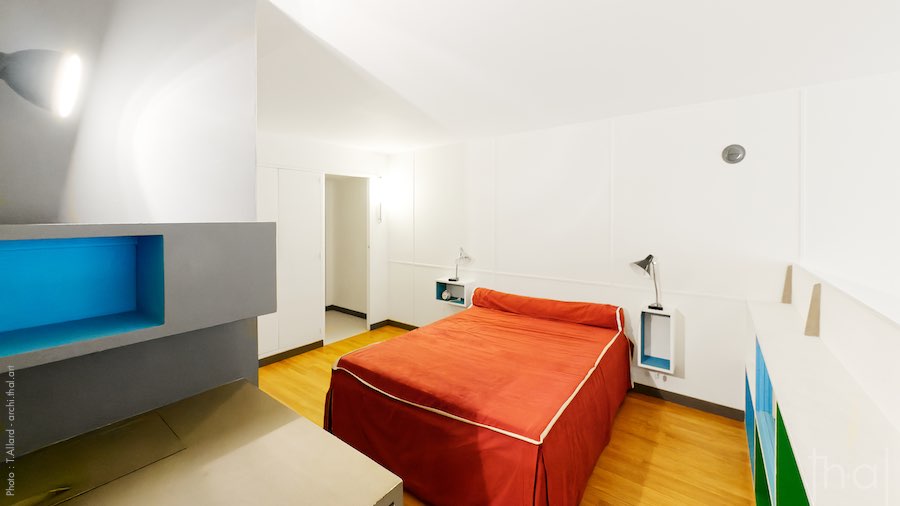 Master bedroom on the mezzanine floor in flat type E2 Le Corbusier