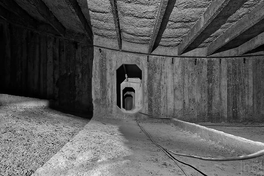 Passages intérieurs dans la coque de la Chapelle Notre-Dame-du-Haut