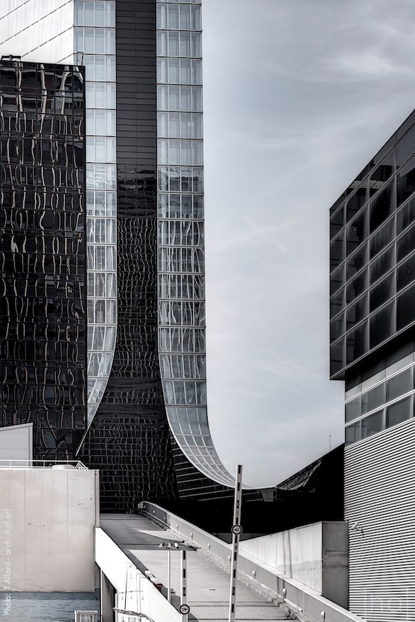 Arrière de la CMA-CGM de l'architecte Zaha Hadid