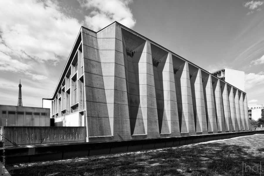 Architecture brutaliste du pavillon des conferences de l'UNESCO