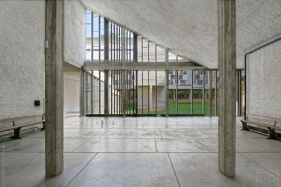 Atrium du couvent de la Tourette