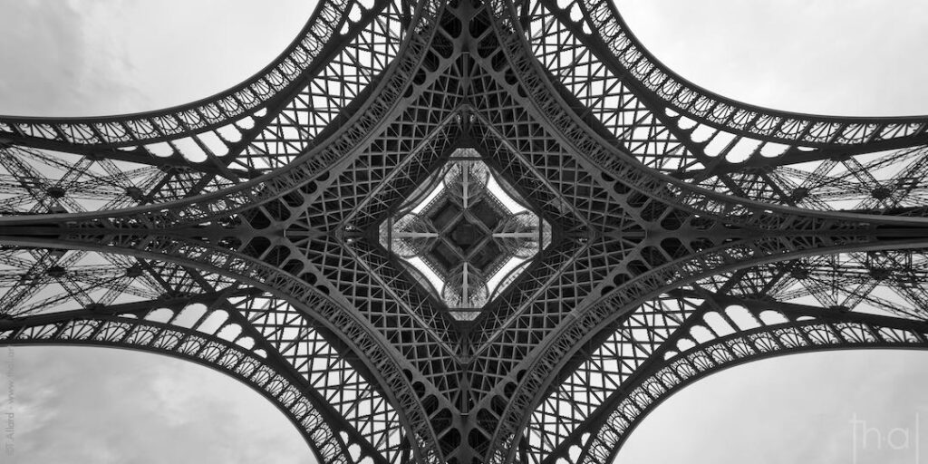 Dessous spectaculaire en dentelle métallique de la Tour Eiffel