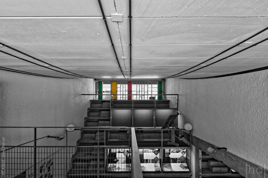Escalier avec table de Le Corbusier