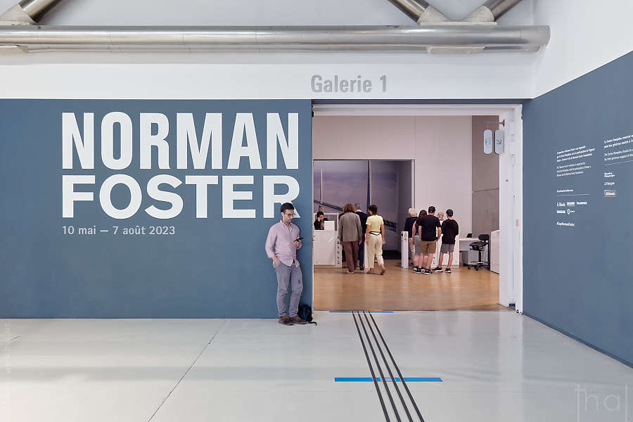 entrée de la galerie 1 du Centre Pompidou pour l'exposition sur Norman Foster