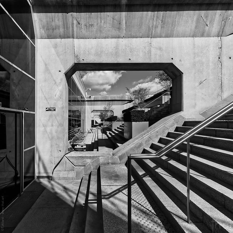 escaliers pour accéder au belvédère du dernier étage de la Grande Arche