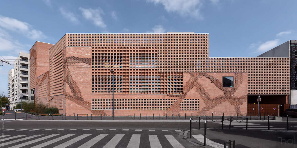 South facade of the Simone Veil school in Villeurbanne