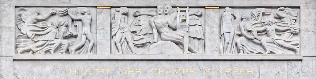Fresque d'Antoine Bourdelle sur le fronton du Théâtre des Champs-Elysées