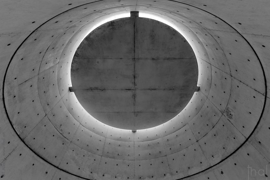 Intérieur du cylindre en béton de Tadao Andō