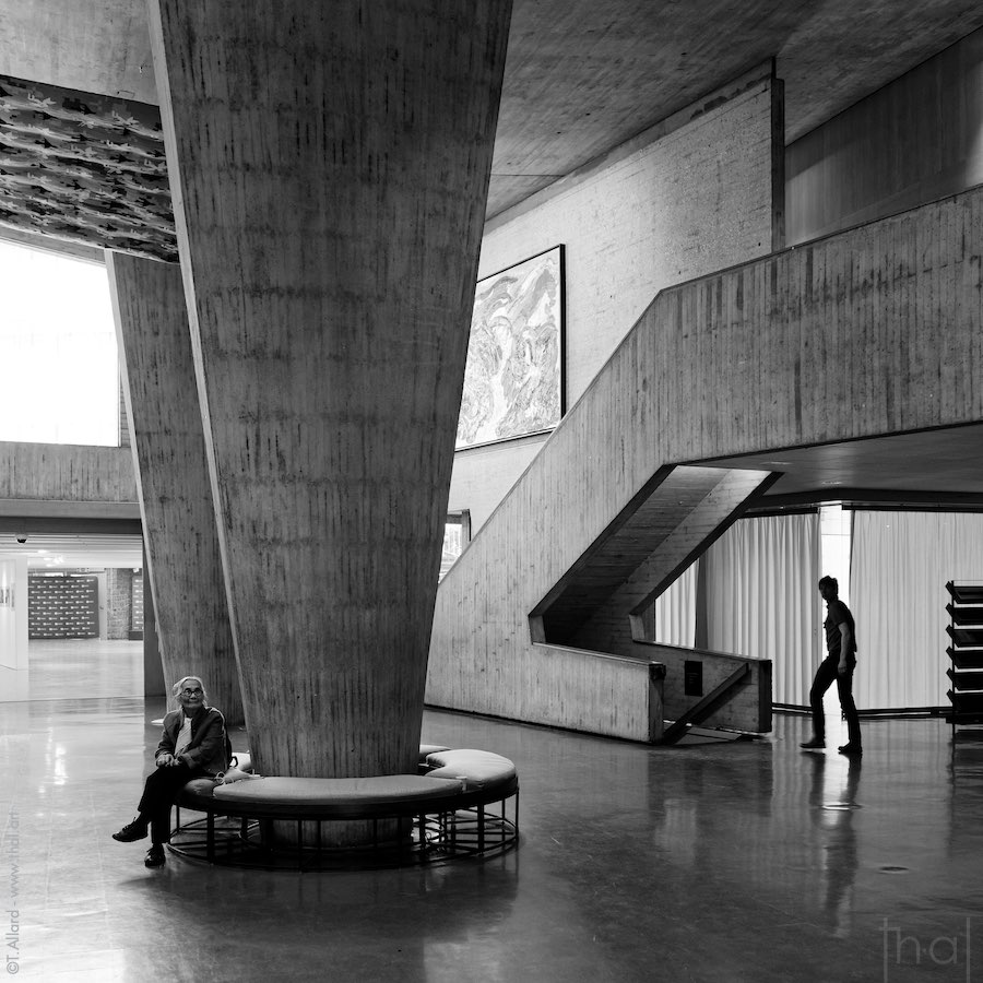 Concrete pillars inside the UNESCO Conference Centre in Paris