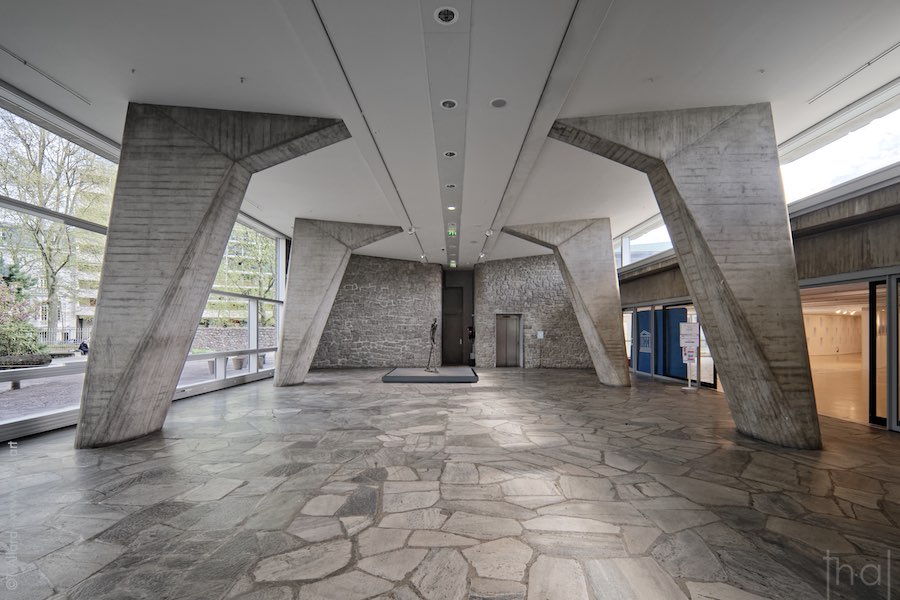 Concrete pillars inside the UNESCO Secretariat in Paris