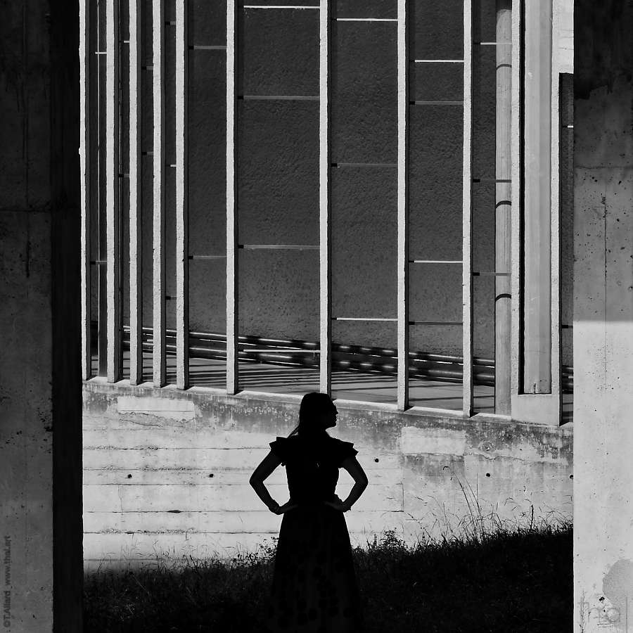 Pans de verre ondulatoire au couvent de la Tourette