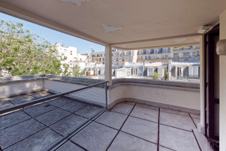 Awning on the roof terrace of the La Roche house