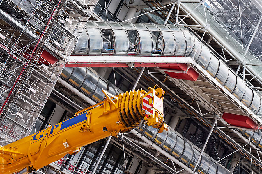 travaux sur la façade du Centre Pompidou