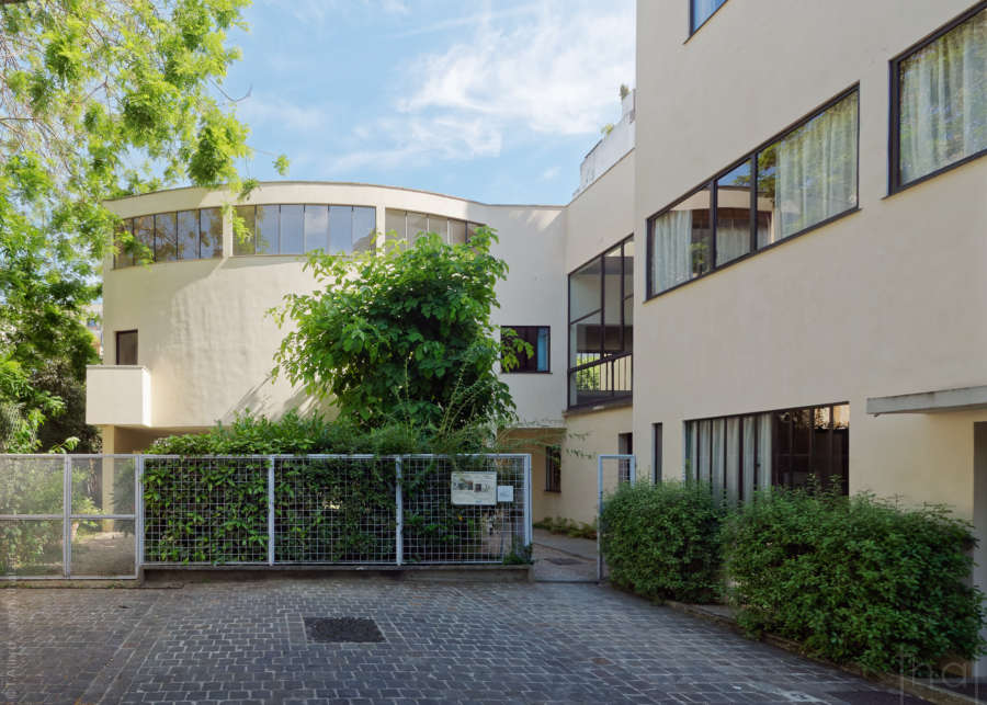 Exterior of Le Corbusier's maison La Roche